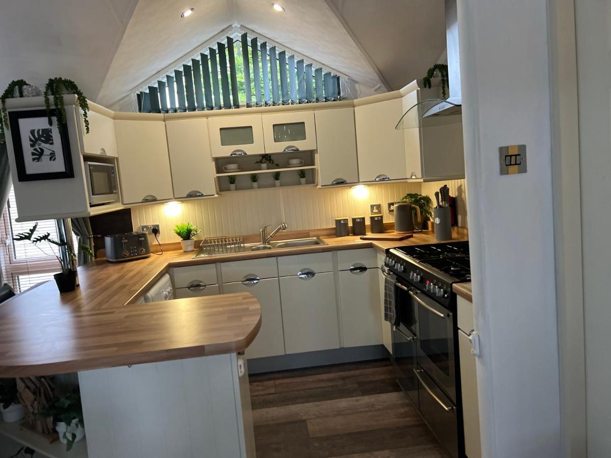 Jungle Lodge Lymington Luaran gambar