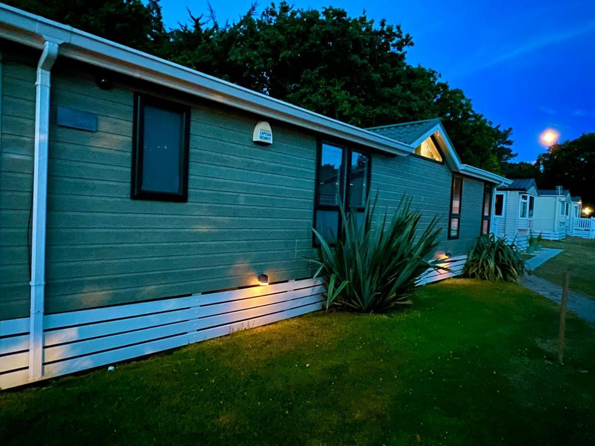 Jungle Lodge Lymington Luaran gambar
