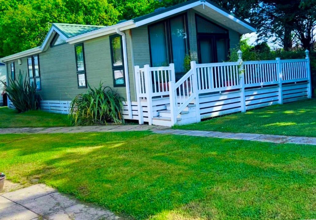 Jungle Lodge Lymington Luaran gambar